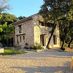 Les Esplanes Bed & Breakfast 4*