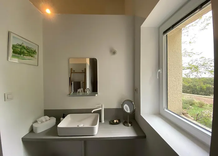 Les Esplanes 4* La Garde-Adhémar