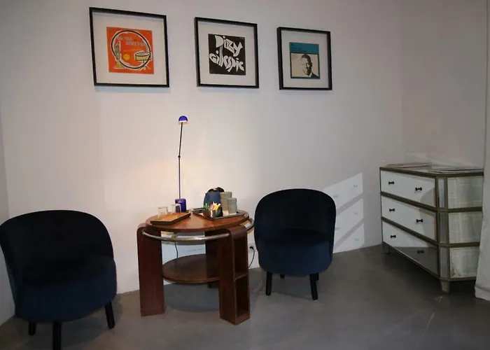 Les Esplanes Bed & Breakfast 4*